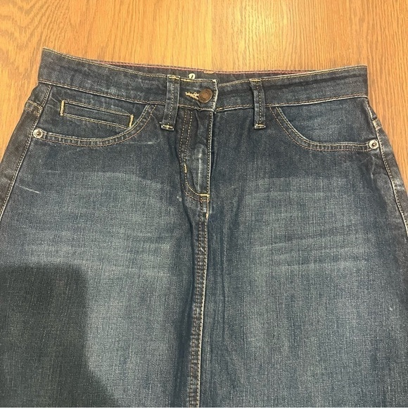 Boden blue Denim Skirt size 4R academia school
Girl - Picture 6 of 6